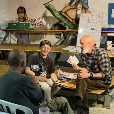 Estació mòbil fanzinera de pliegOS a Hackeja La Terra 2026